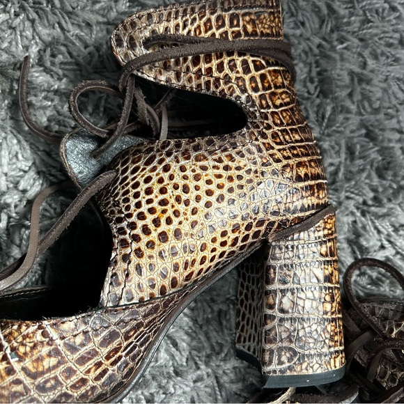 FREEBIRD Joyce, Animal Print Booties. Size 7 - Picture 8 of 14